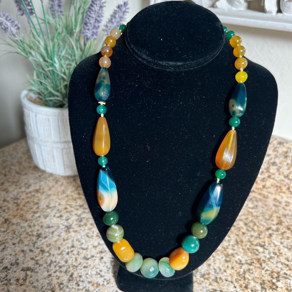 Elegant Multicolor Beaded Necklace